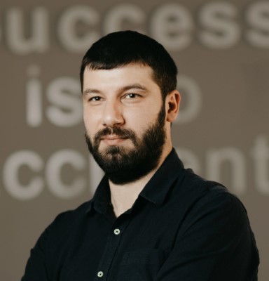 Founder and CEO of Andava Digital, with 10+ years of experience in digital marketing and focus on SEO and organic channels that drive traffic. Graduate with a degree in Management of Information Systems, Game Theory enthusiast and Management 3.0 follower. Michael Hakob